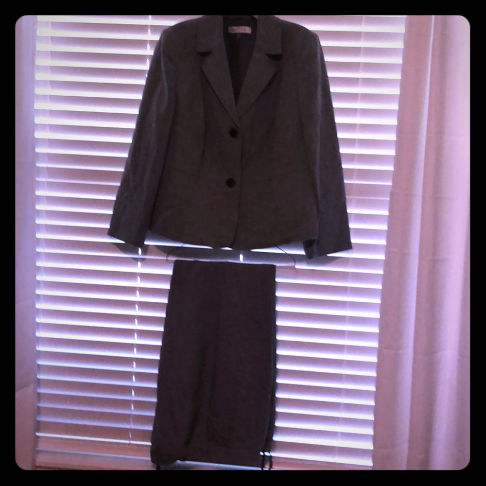 Kasper Women’s Suit